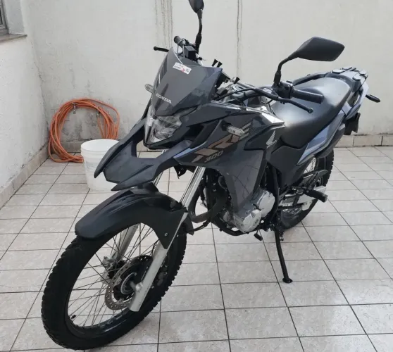Vendo xre 300 2023