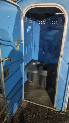 Vende se banheiro quimico