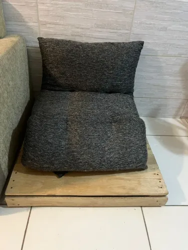 Sofazinho puff poltrona colchão dobrável com pallet