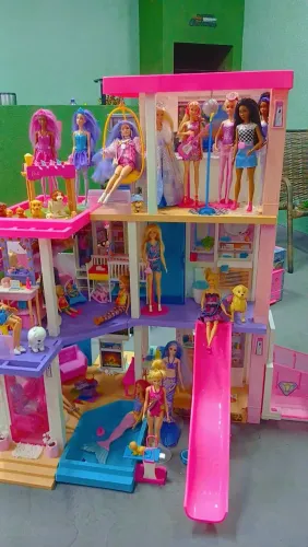 Casa da Barbie mais 26 Barbies Originais
