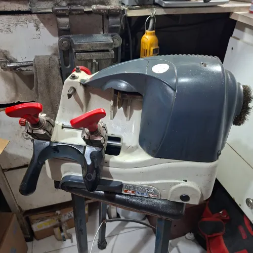 COPIADORA/MAQUINA DE CHAVE SILCA DELTA 2000 USADA