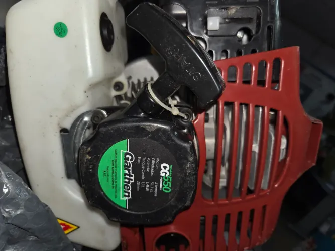 VENDO roçadeira Garthen à gasolina, CG 550, motor 2 tempos, 51,7 cc, 1,4 KW, eixo 28mm
