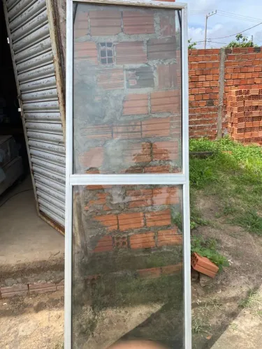 PORTA DE ALUMÍNIO COM VIDRO SEMI NOVA