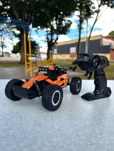 Carrinho de Controle Remoto RC Off Road 4x4 com Farol LED