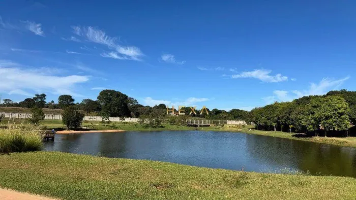 Terreno à venda no Parqueville Quaresmeira, Trindade
