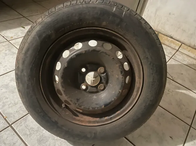 Roda de ferro aro 14 com pneu 