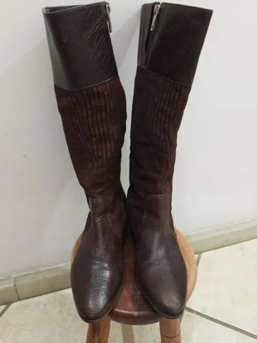 Bota de couro feminina