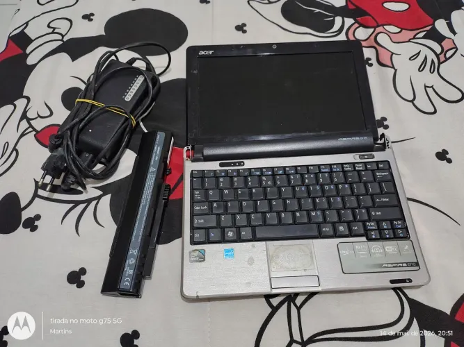Netbook quebrado, retirada de peças ou conserto