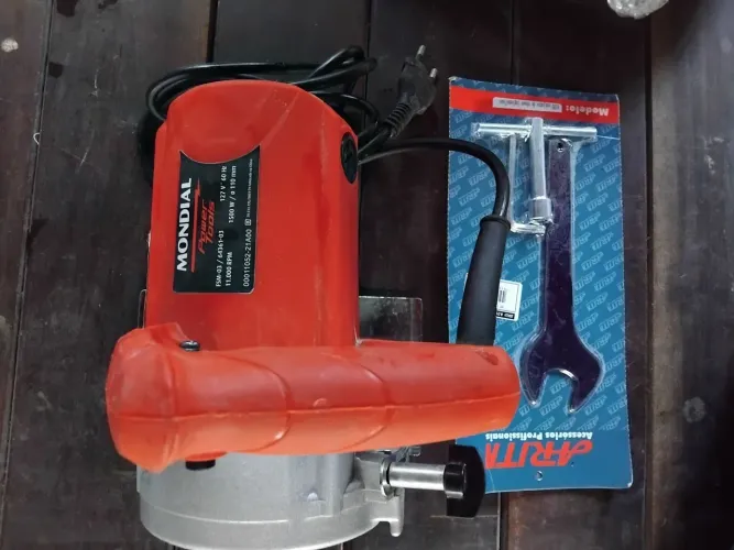 Vendo serra marmore Mondial 127v, adquirida em leilão e em perfeito estado.