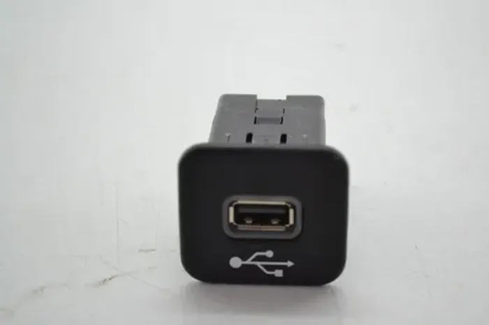 Entrada Usb Conector Console Jeep Compass 2019 Original