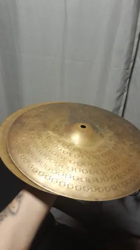 Hi-hat (Chimbal) 14 Solo Pro Custom B8 - 2,1kg (Par Casado) OPORTUNIDADE!