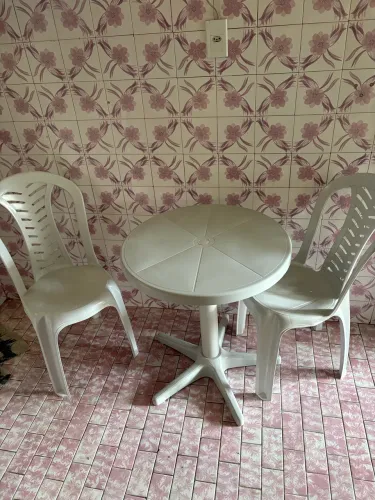 Mesa Plástica Branca - Ideal para Área Externa