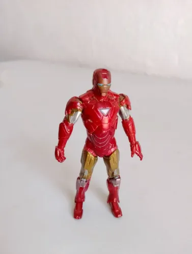 MARVEL UNIVERSE HOMEM DE FERRO TAMANHO 10 CM HASBRO