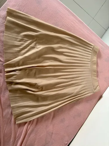 Saia midi tamanho P cor creme