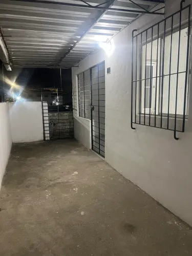 ALUGA-SE CASA PERTO DE TUDO, JÁ INCLUSO ÁGUA E ENERGIA