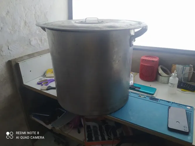 Caldeirão de alumínio enorme
