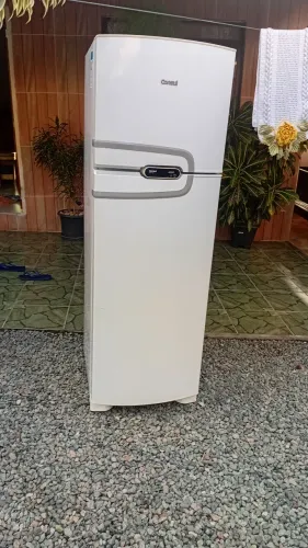 Geladeira frost free muito boa