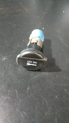 Tomada Auxiliar de Energia 12V FIAT FREEMONT 2012