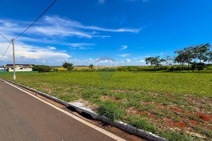 Dois Lotes Contíguos em Área Comercial 600m - Residencial Villa Suíça
