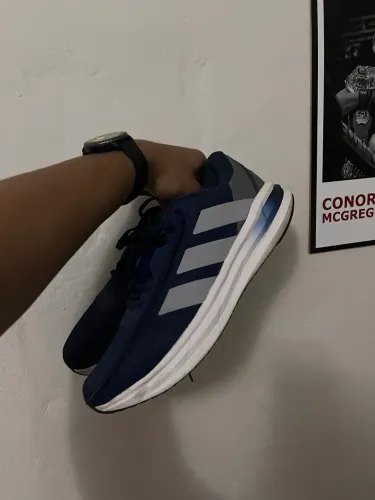 Tênis Adidas