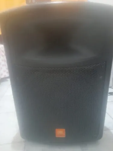 Vendo uma caixa de som