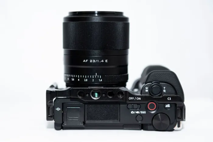 ZV-E10 com lentes e acessórios. COMPLETA.