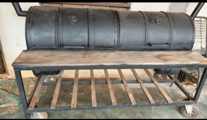 Vende se lanchonete móvel tem mais equipamento 
