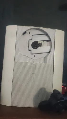 Ps3 super slim branco com defeito liga desliga em seguida sem fazer bip