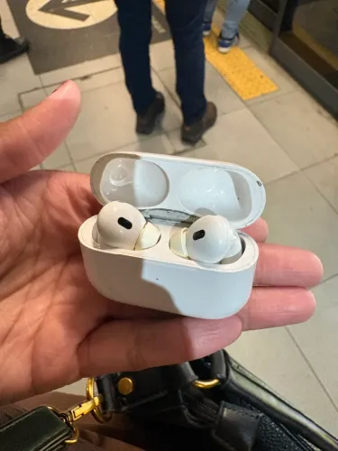 AirPods Pro 2.