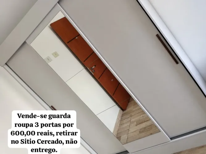 Vende-se um guarda roupa 3 portas, retirar no Sitio Cercado, não entrego