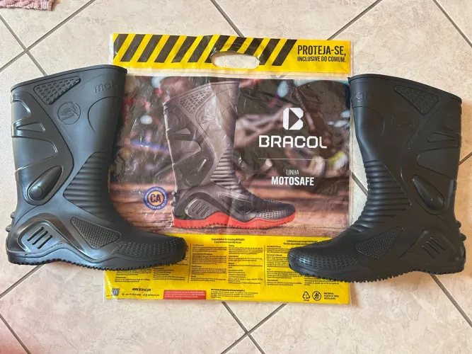 Vendo bota de moto para chuva