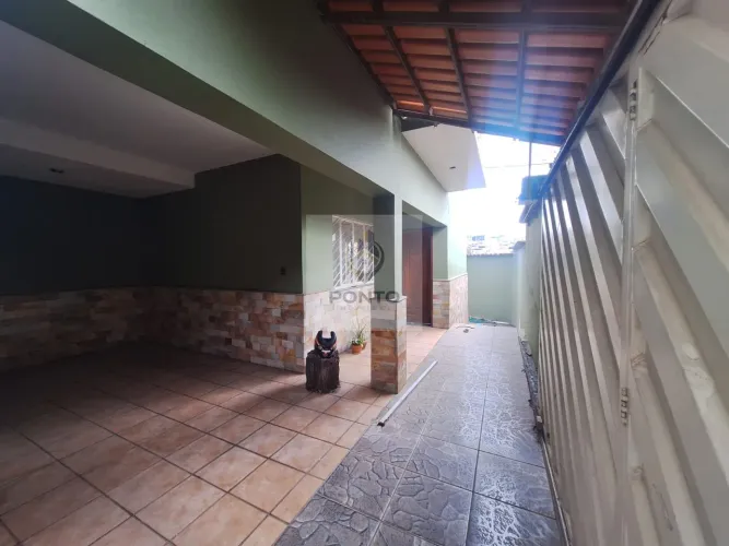 CASA DE ESQUINA PARA VENDA OU LOCAÇÃO BAIRRO QUELUZ