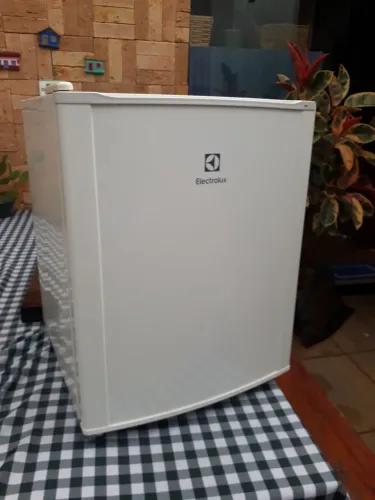 Frigobar Electrolux 80l  6 meses garantia *75