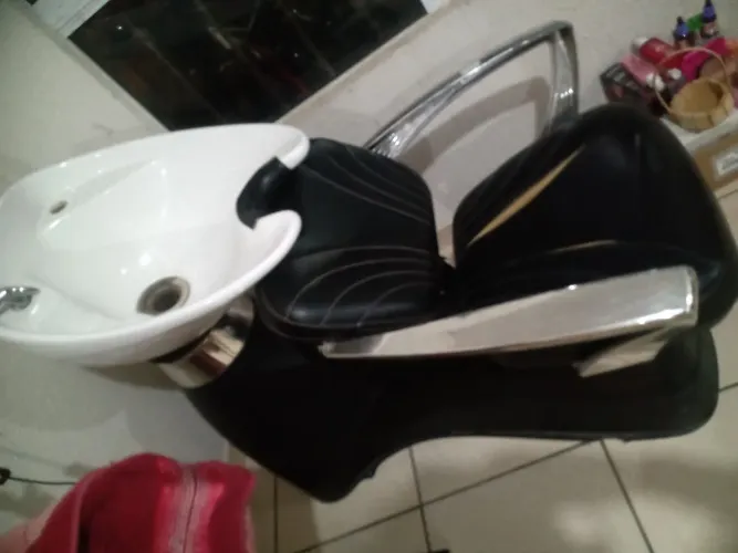 Vende lavatório, isso mas nem conservado, lavabo todo na porcelanato