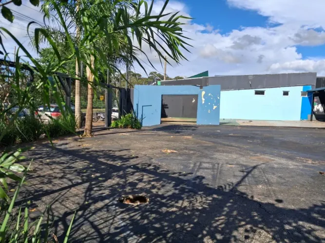 Ponto para alugar, 700 m² por R$ 13.500,00/mês - Santa Mônica - Uberlândia/MG