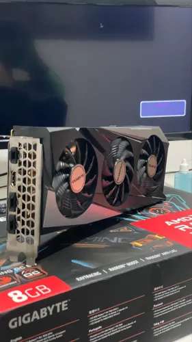 RX 7600 GIGABYTE