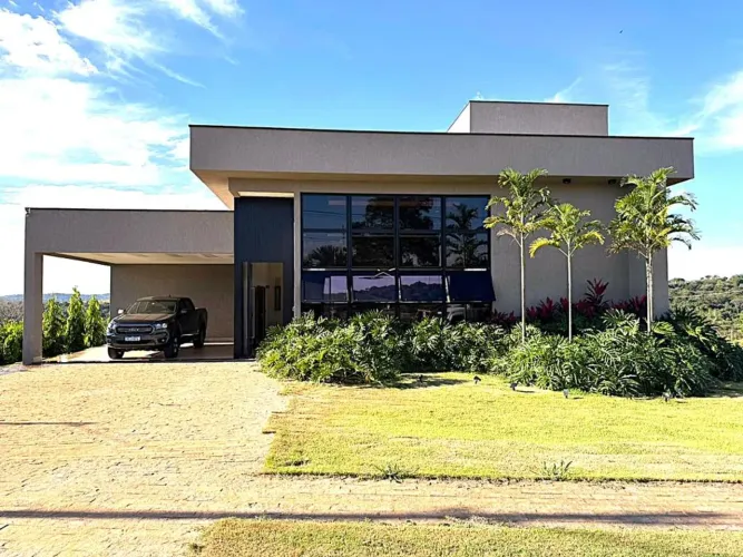 Vende-se casa no Condomínio Terra Santa, 3 suítes plenas