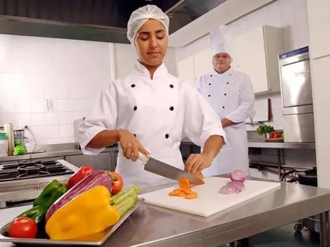 Auxiliar de cozinha