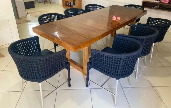 MESA MADEIRA TECA + POLTRONAS ROMA PLUS