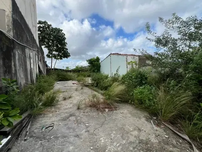 Terreno frente de rua, com 162 metros quadrados em Mussurunga I