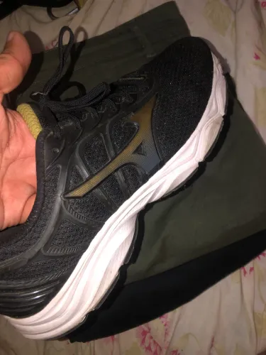 Mizuno novo , usado apenas 2 vezes ! 40