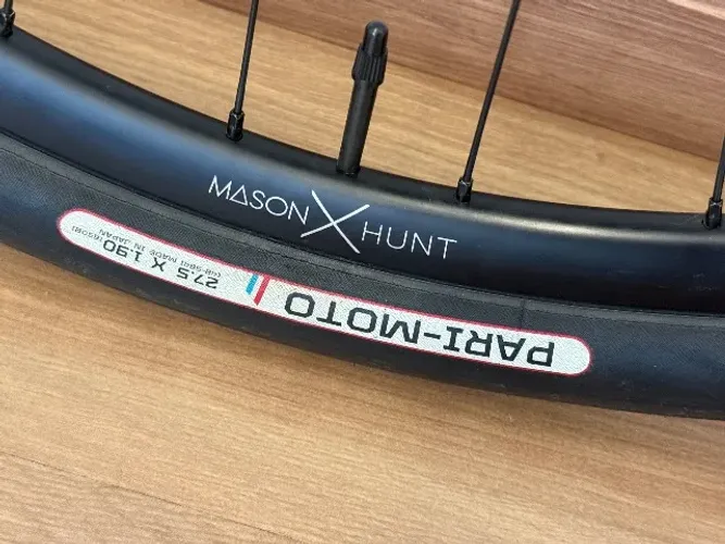 Roda Mason x Hunt 650b eixo passante