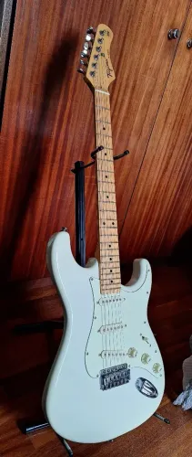 Guitarra Strato Tagima TW SERIES 530 Branca