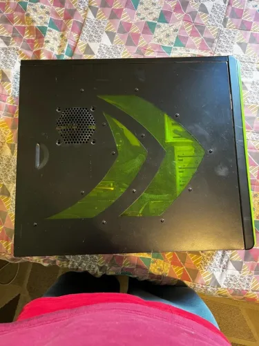 PC GAMER - AMD RX 570 256 bits