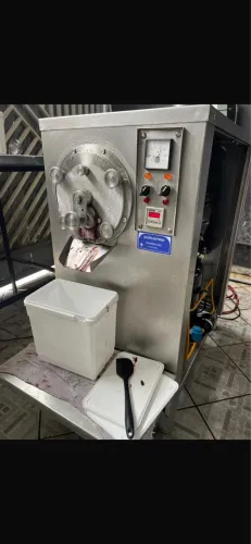 Máquina de sorvete 80/100 