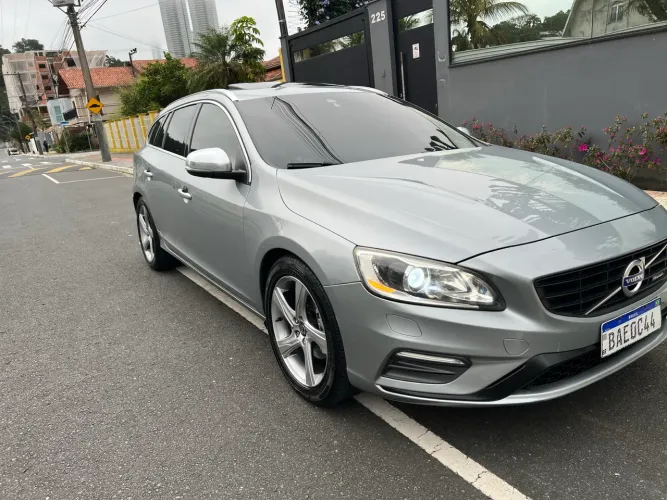 Volvo V60 T-5 R-desing 2.0 5P 2014