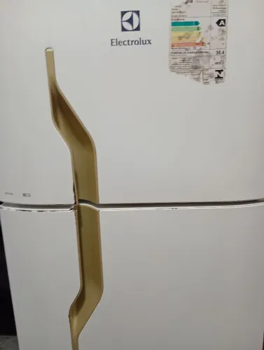 Vendo barato, só freezer funciona perfeitamente, mas em baixo só tá esfriando,