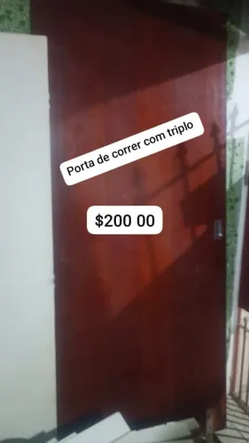 Porta usada de correr com trilho