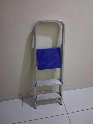 Escada metálica 3 degraus