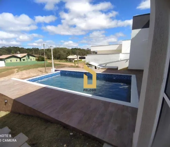 Casa à venda no Ninho Verde II | 4 Dormitórios | 3 suítes | Área Gourmet | Piscina | 4 vag